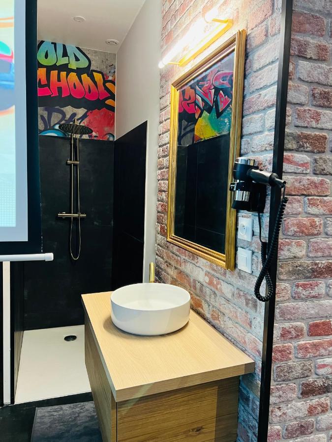 Capsule Street Art - Sauna- Jacuzzi - Playstation 5 - Billard - Netflix - Home Cinema - Terrasse Douai Exterior foto